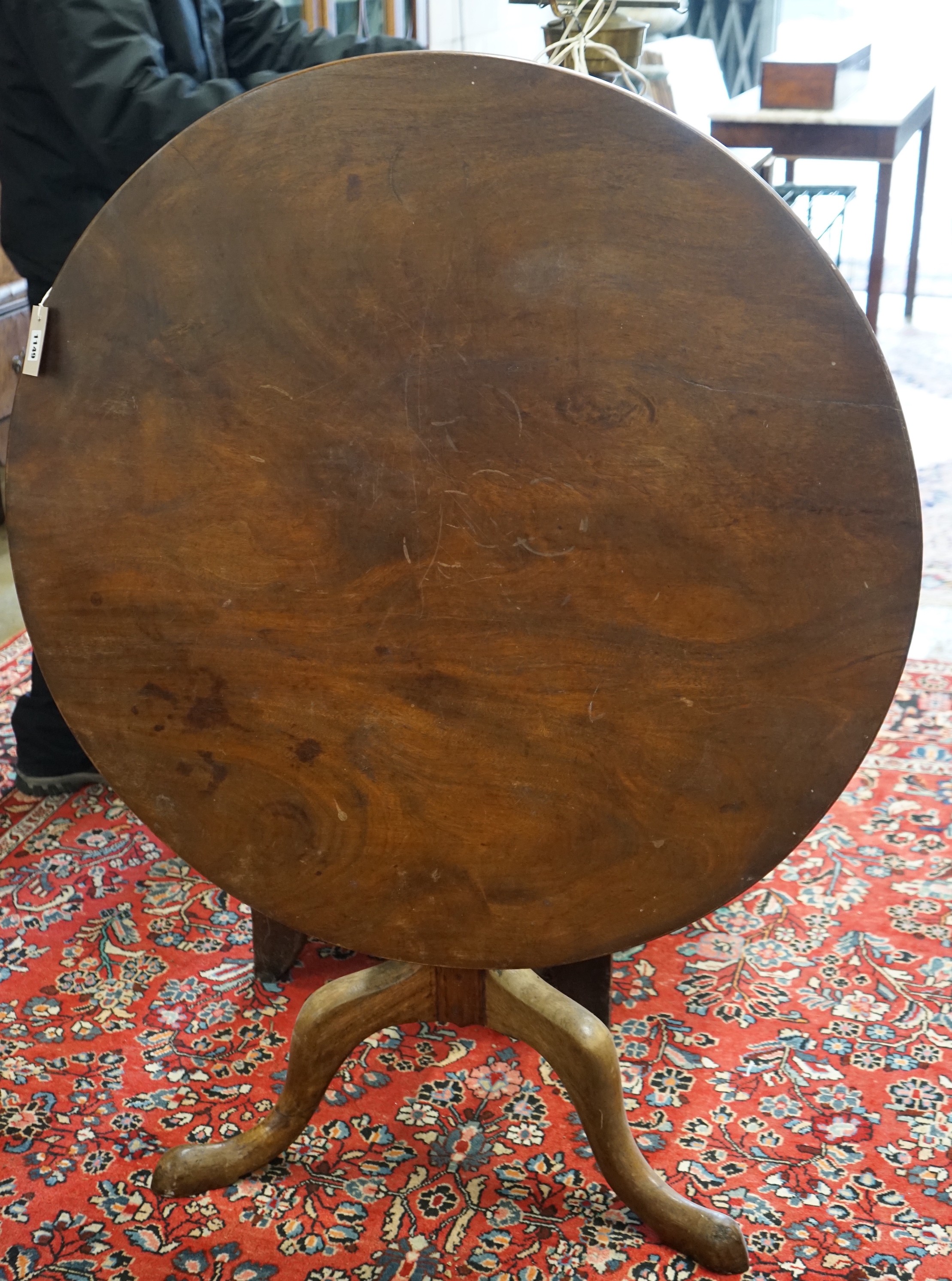 A Victorian mahogany circular tilt topped tea table, diameter 84cm, height 73cm